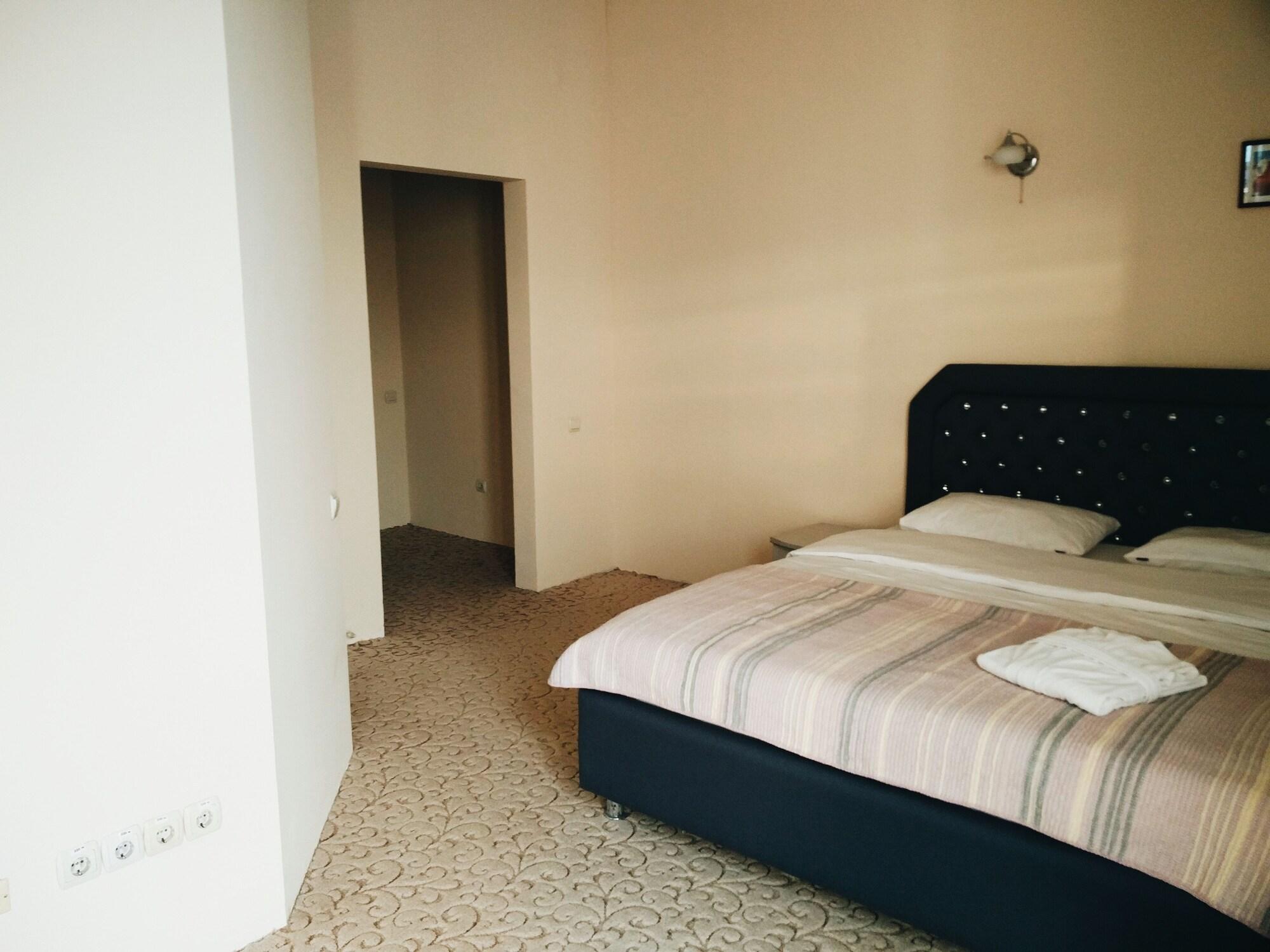 Mesogios Hotel Chisinau Ngoại thất bức ảnh