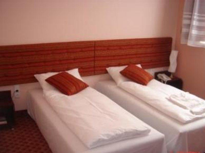Mesogios Hotel Chisinau Ngoại thất bức ảnh